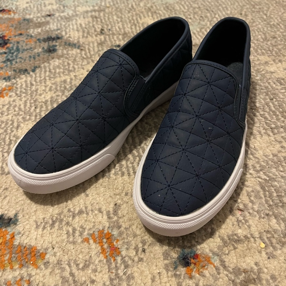 GLOBALWIN Women's Navy Plaid Slip On Loafers Casual Fashion Sneakers 6M